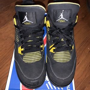 Air Jordan 4 Retro “Thunder” Sneakers